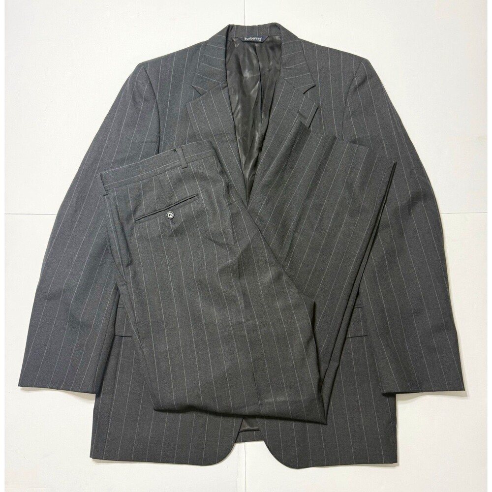 VTG Burberrys Men's Gray Pinstripe 2pc Suit 40R 34x29 Two-Button Pleated Luxury